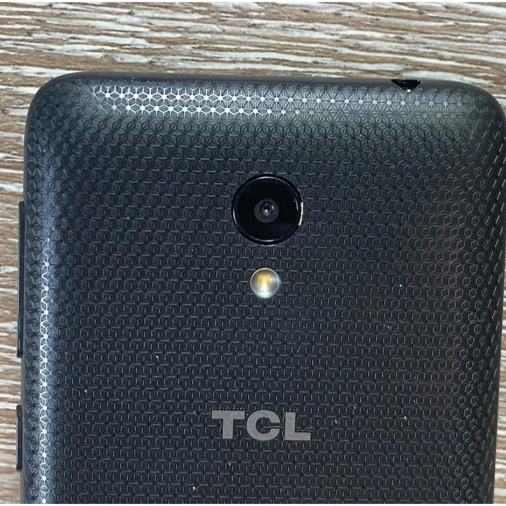 TCL T501DL SmartPhone Dark Gray Very Good Used (Tracfone) 16 GB